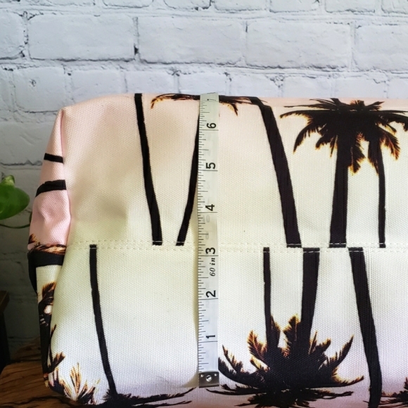 Palm Tree Beach Tote - Pink, Black & White- AVON - Picture 6 of 11
